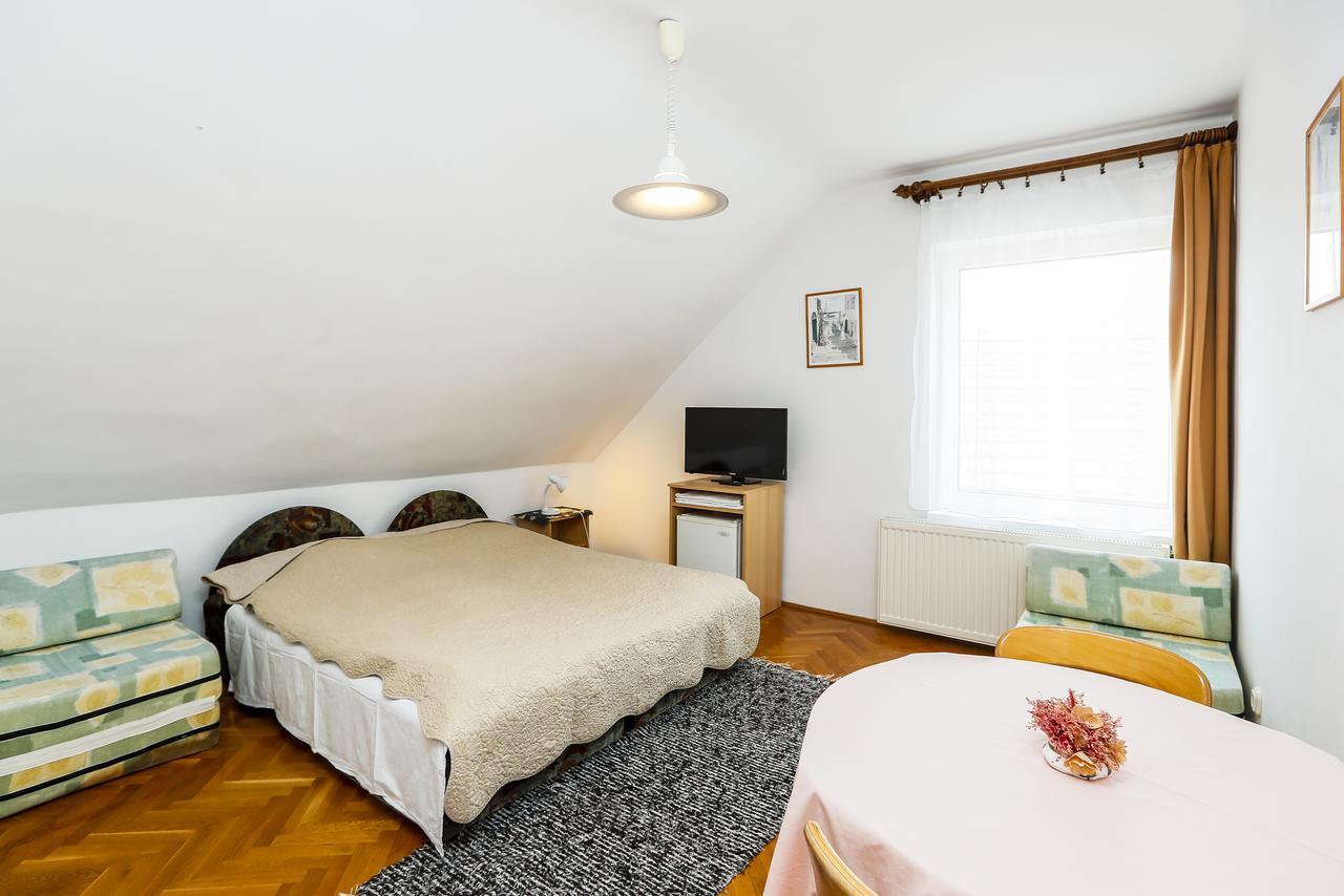 Burg Vendeghaz Bed & Breakfast เอ็กเกอร์ ภายนอก รูปภาพ