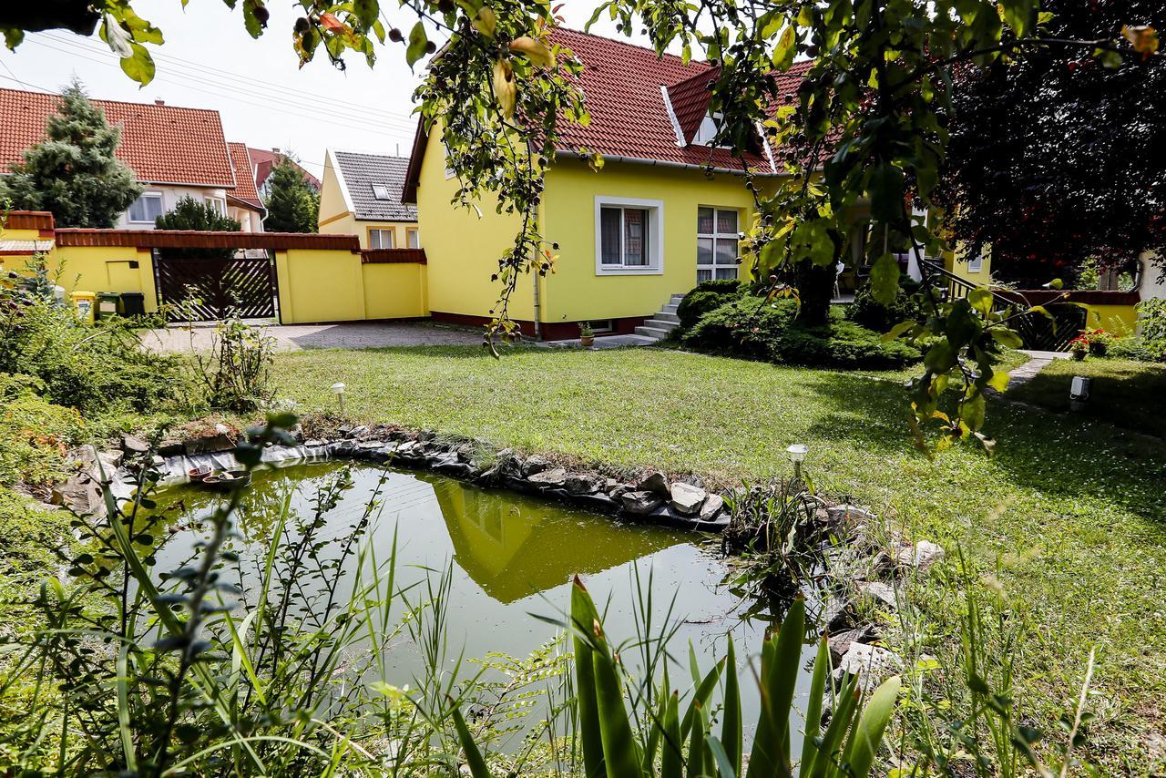 Burg Vendeghaz Bed & Breakfast เอ็กเกอร์ ภายนอก รูปภาพ